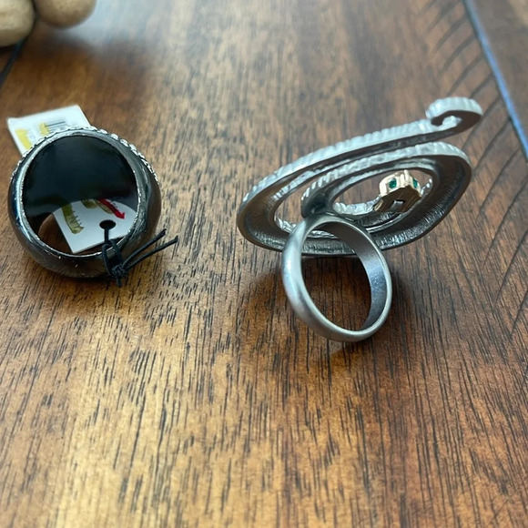 2 ring New York & Co red lips size 9 and silver tone snake 🐍 size 9 - Picture 6 of 9